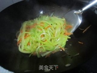 【胡萝卜丝炒莴笋】--孕妈咪16周菜谱的做法步骤:5