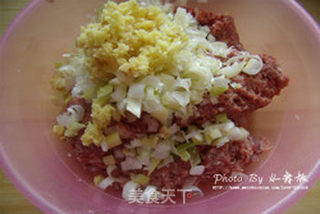 【牛肉香芹饺子】——美味不可错过的做法步骤:4
