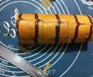 千叶纹戚风蛋糕卷的做法步骤:16