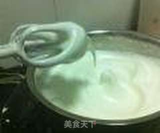 千叶纹戚风蛋糕卷的做法步骤:6