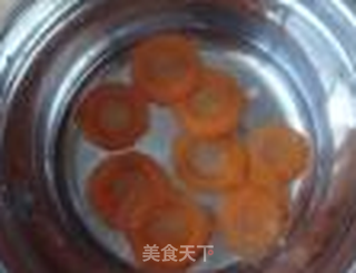 简单的胡萝卜花的做法步骤:3