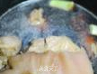 自制五香酱肘子的做法步骤:5