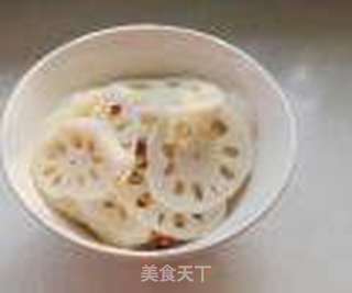 一味小配料的加入,令酸辣脆香的【炝莲菜】别有一番风味的做法步骤:4