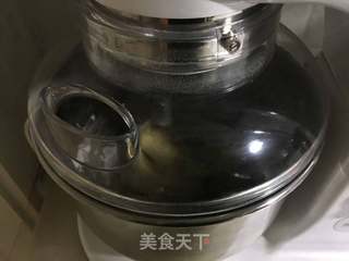 鸡蛋芝香麻花的做法步骤:2