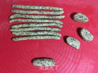 鸡蛋芝香麻花的做法步骤:5