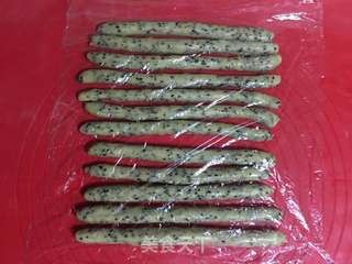 鸡蛋芝香麻花的做法步骤:6