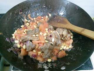 牛骨西红柿黄豆煲的做法步骤:10