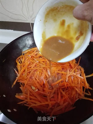 #快手懒人餐#赤味噌炒胡萝卜丝的做法步骤:5