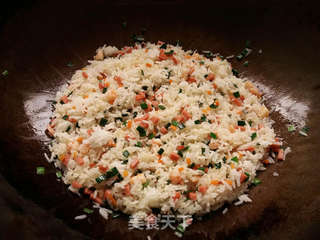 虾仁鸡蛋炒饭的做法步骤：7