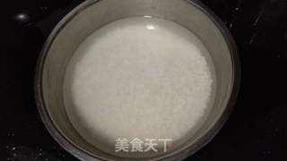广式腊肠煲仔饭的做法步骤：1