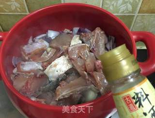 坤博砂锅姜蒜生焗鱼的做法步骤:8