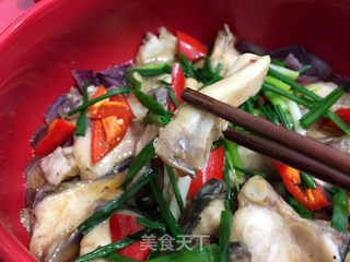 坤博砂锅姜蒜生焗鱼的做法步骤：14