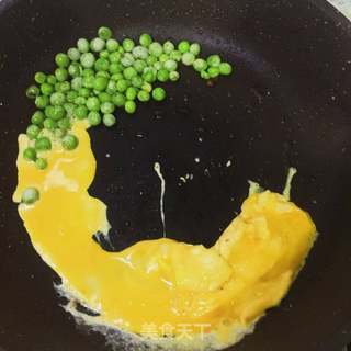 三文鱼炒饭的做法步骤:3