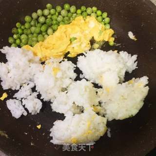 三文鱼炒饭的做法步骤:4