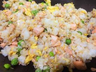 三文鱼炒饭的做法步骤:6