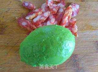 牛油果腊肠饭的做法步骤：1