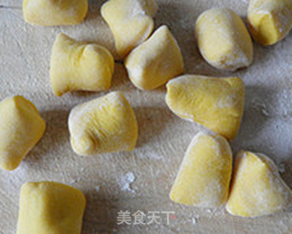 让面食不再单调--------玫瑰花馒头的做法步骤:7