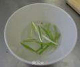 【电饭煲也能做饭店菜】清蒸鲈鱼的做法步骤:9