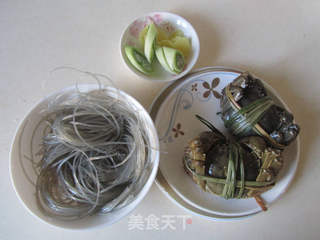 螃蟹粉丝煲的做法步骤：1