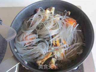 螃蟹粉丝煲的做法步骤:7