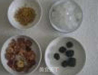 酸梅汤的做法步骤：1