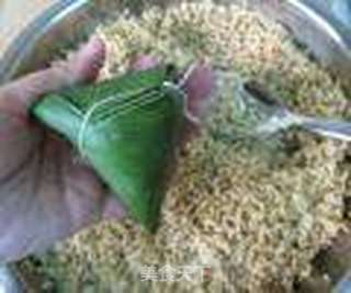 鲜肉三角粽的做法步骤:12