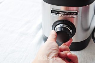香蕉黄桃奶昔的做法步骤:6