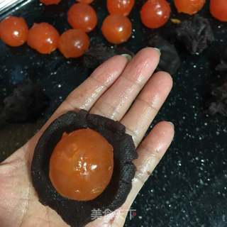 快手懒人餐~~蛋黄酥的做法步骤:9