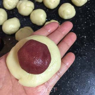 快手懒人餐~~蛋黄酥的做法步骤:12