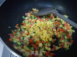 五彩菠萝炒饭-快手懒人餐的做法步骤:8