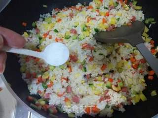 五彩菠萝炒饭-快手懒人餐的做法步骤:10
