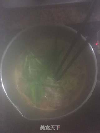 西红柿瘦肉煮面的做法步骤:3
