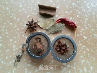 猪尾巴炖萝卜的做法步骤:3
