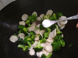 西兰花杏鲍菇炒猪头肉的做法步骤:9