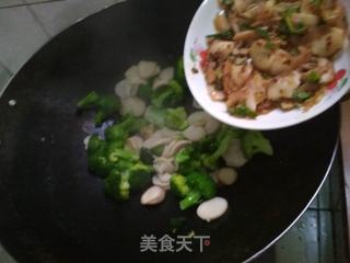 西兰花杏鲍菇炒猪头肉的做法步骤:10