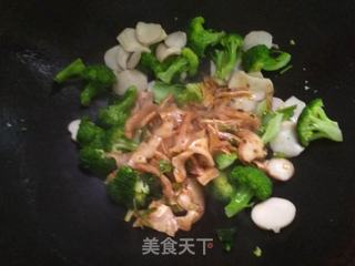 西兰花杏鲍菇炒猪头肉的做法步骤:11