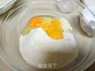 杏仁海绵蛋糕配白巧克力慕斯的做法步骤:3