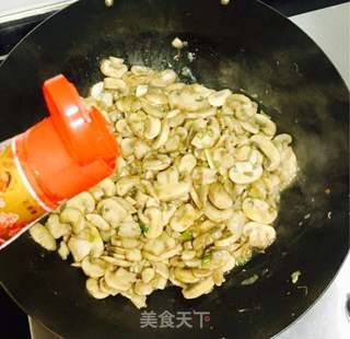 双孢菇炒五花肉的做法步骤:8
