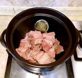 红酒炖牛肉的做法步骤:3