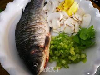 奶白鲫鱼汤的做法步骤:2