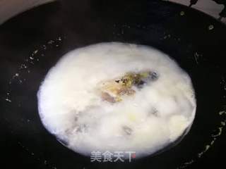 奶白鲫鱼汤的做法步骤:6