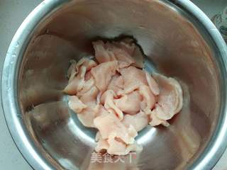 番茄浓汤汆肉片的做法步骤:2