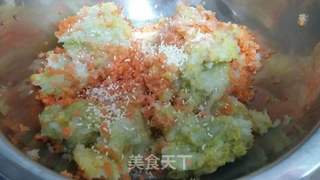 美味营养的大白菜胡萝卜饺子的做法步骤:5