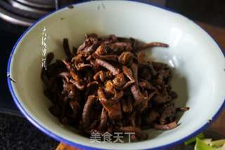 小鸡炖蘑菇的做法步骤:3
