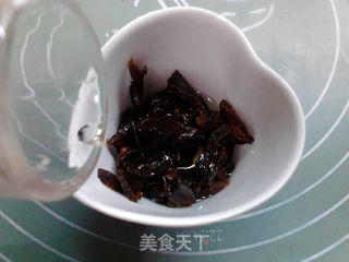 红糖桂圆戚风蛋糕的做法步骤:2