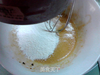 红糖桂圆戚风蛋糕的做法步骤:7