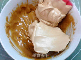 红糖桂圆戚风蛋糕的做法步骤:11