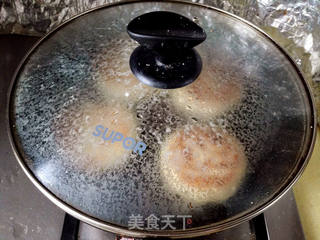 白菜猪肉虾仁馅饼的做法步骤:11