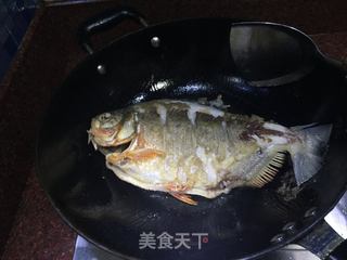鲜香鲳鱼汤的做法步骤:3