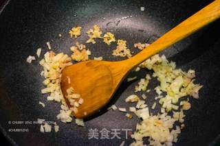 西西里岛鳀鱼番茄意面的做法步骤:2